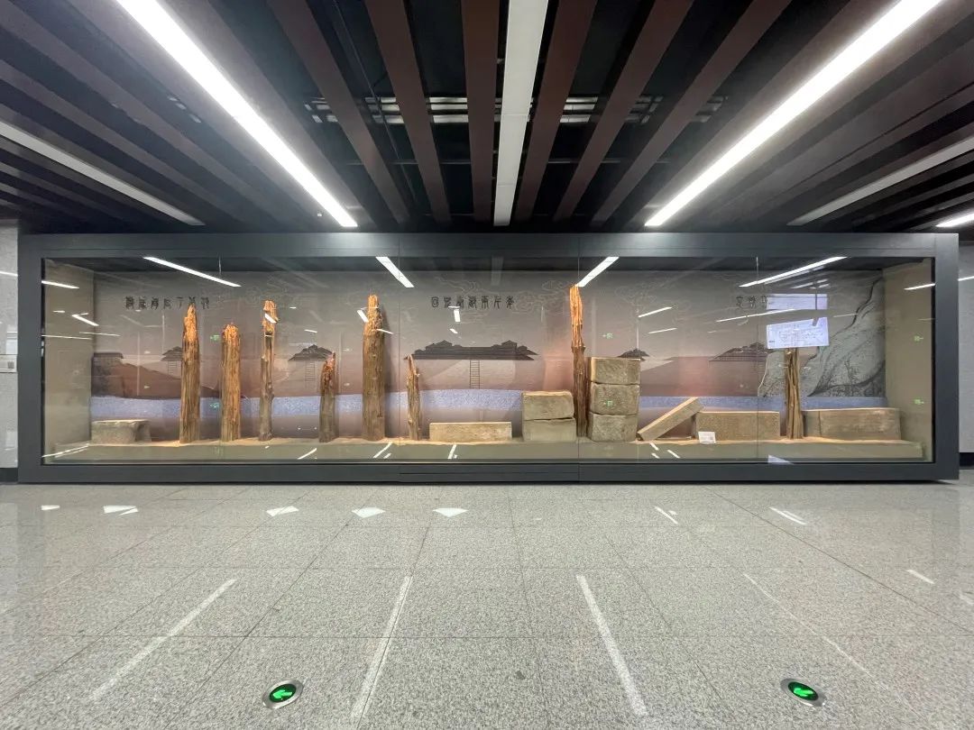 3 西安地铁咸阳西站-“回望秦都两千年”展.jpg
