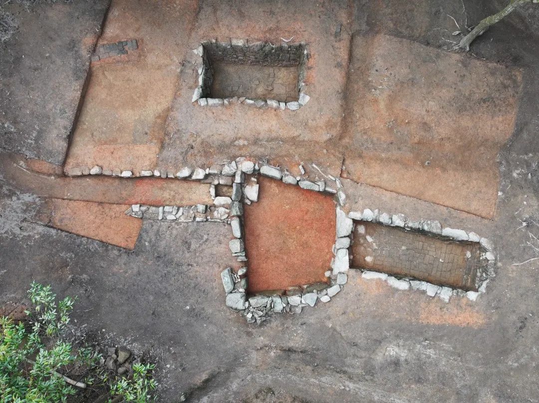 5、高岭瓷土矿遗址淘洗池（上北）.jpg