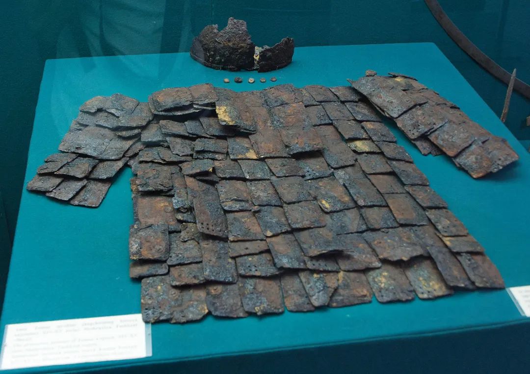 13盔甲Protective_armour_of_Temur's_epoch.jpg