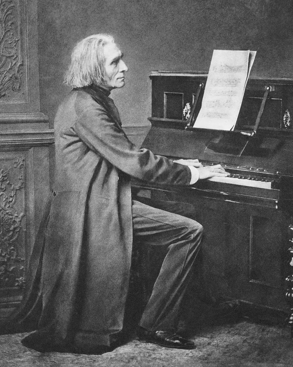 17-Franz-Liszt-at-the-Piano.jpg