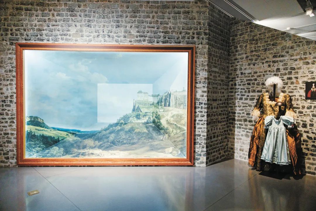 负一层展厅拍照打卡区.jpg