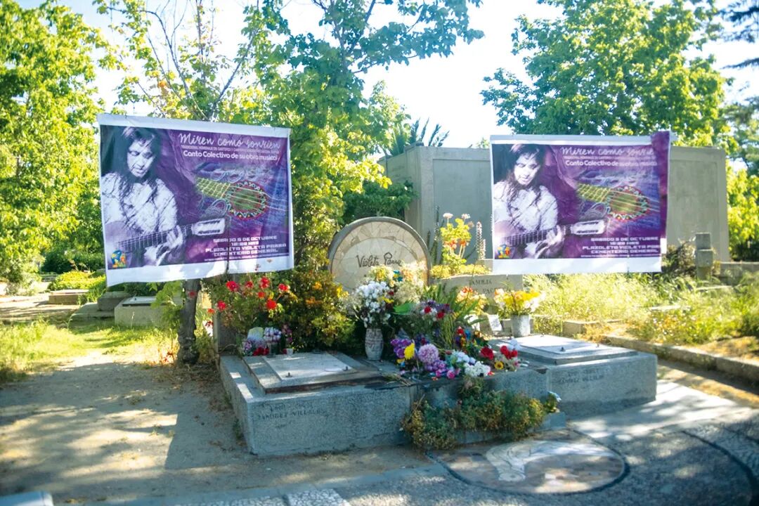 11圣地亚哥公墓-音乐家比奥莱塔·帕拉之墓1DSCF1130 copy.jpg